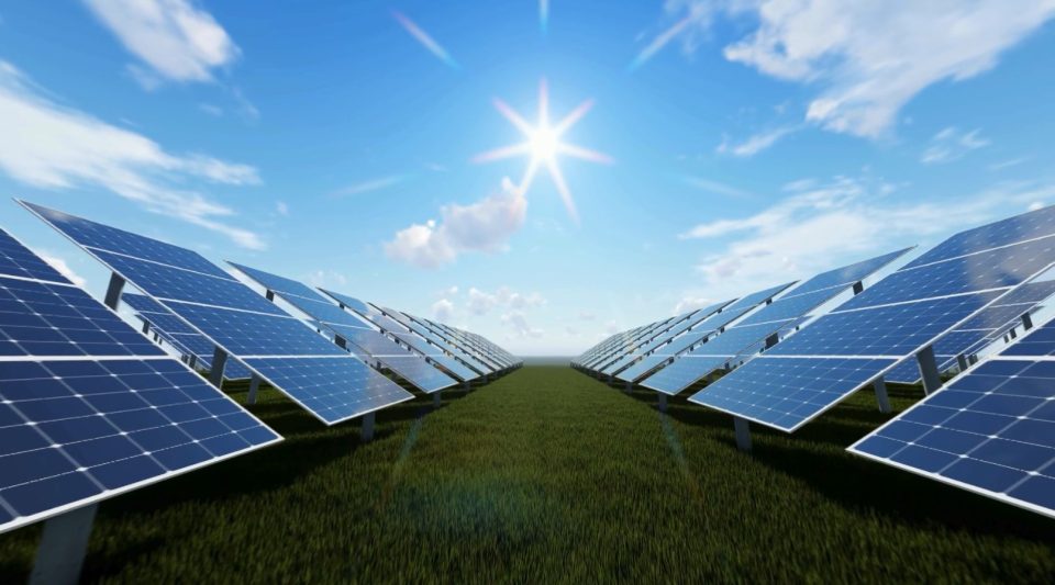 energjia-diellore-ndihmon-evropen-te-shmange-cmimet-e-larta-te-naftes-dhe-gazit