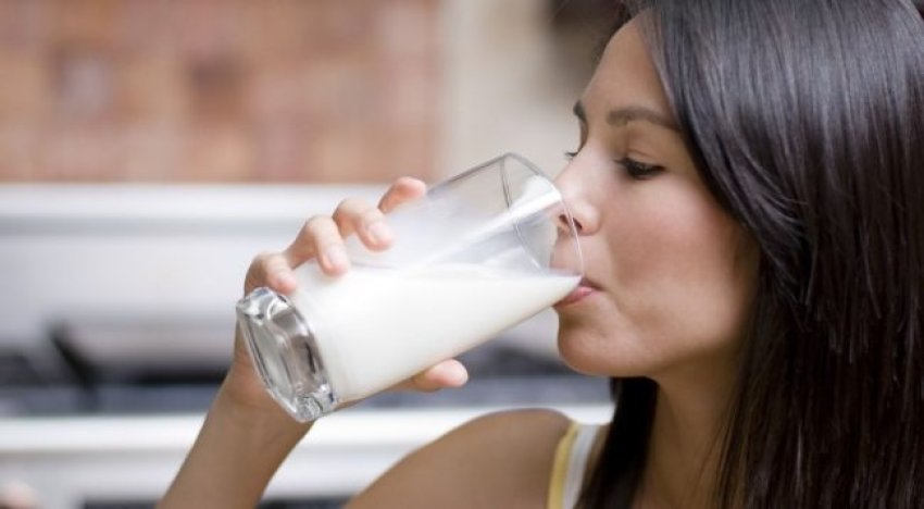 pini-qumesht-te-ngrohte-para-gjumit