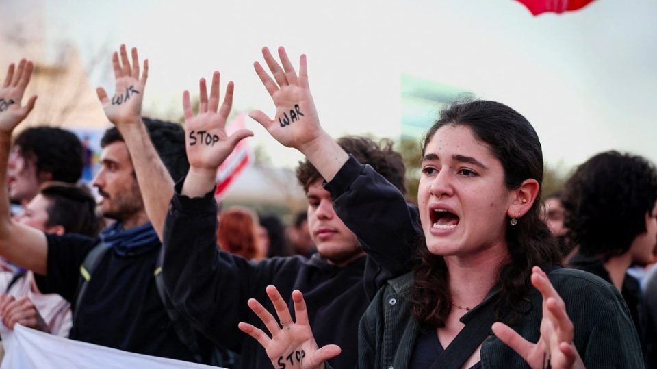protesta-kunder-luftes-ne-tel-aviv:-“netanyahu,-kercenimi-me-i-madh…!”