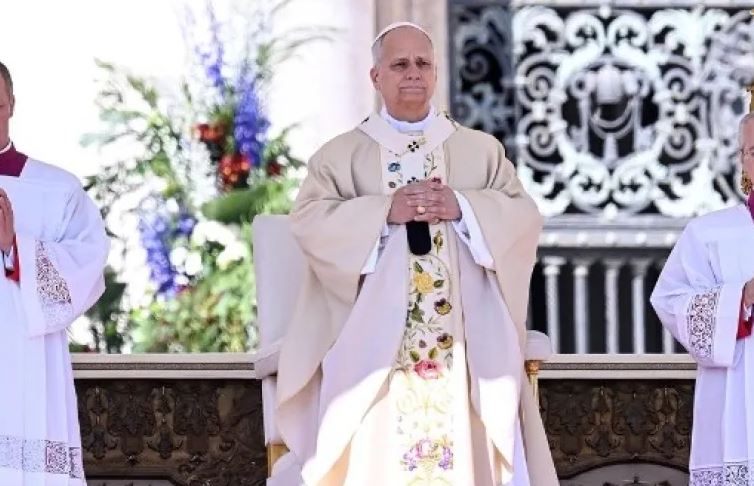 mesazhi-i-papes-per-pashken:-kush-mban-arme,-t’i-lere-ato!-paqja-te-arrihet-permes-dialogut