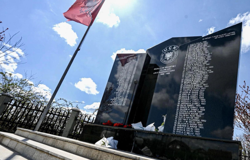“deshmite-e-krimeve-mizore,-ende-te-fresketa”/-kurti-per-masakren-e-rezalles:-serbia-ende-fle-mbi-varreza-masive-nga-gjenocidi-ne-kosove