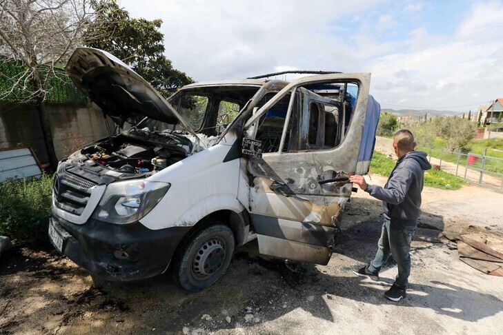 ok’upuesit-iz’raelite-su’lme-ne-bregun-perendimor,-pla’gosin-10-palestineze-dhe-dje’gin-shtepi-dhe-automjete