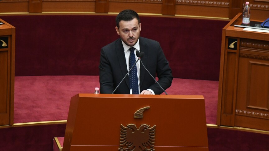ministri-salla:-legjislacioni-shqiptar-per-sigurine-ushqimore-eshte-i-perafruar-me-rregulloret-e-be-se