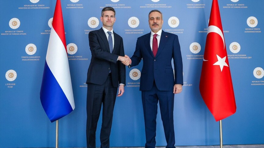 ministri-i-jashtem-turk-takohet-me-homologun-e-tij-holandez
