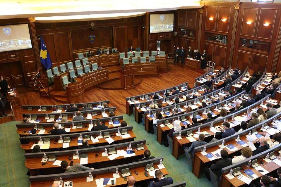 kuvendi-s’e-miraton-rezoluten-per-uljen-e-akcizes-dhe-heqjen-e-tvsh-se-per-naften