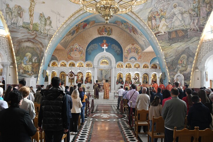 shqiperi,-besimtaret-ortodokse-kremtojne-pashket