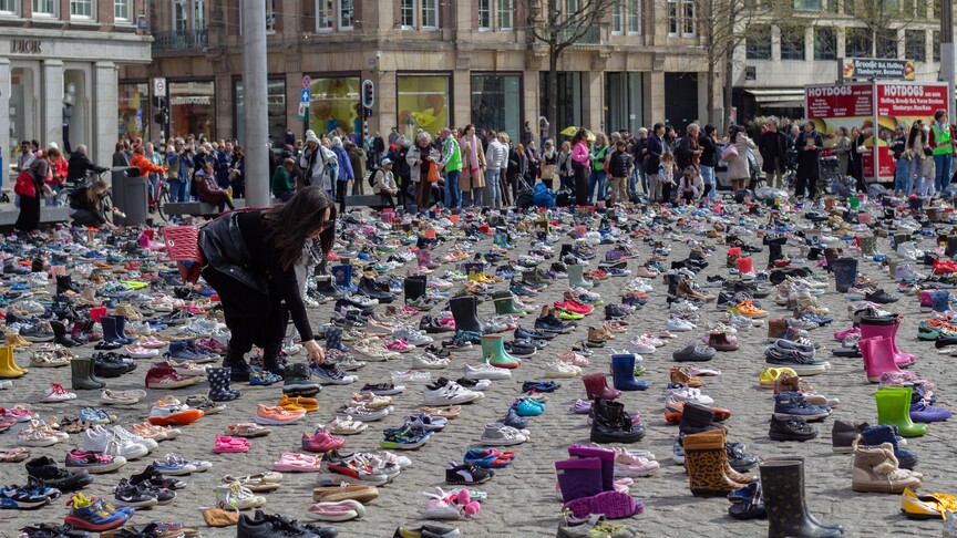 amsterdam,-perkujtohen-femijet-dhe-gazetaret-palestineze-te-vrare-ne-sulmet-izraelite