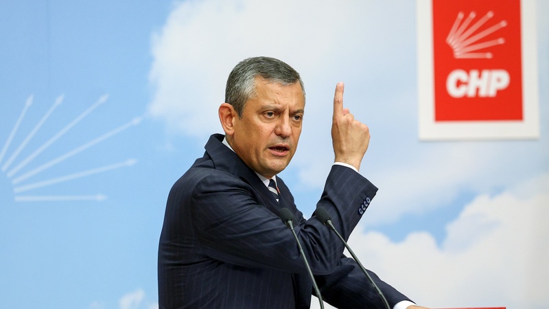 ozgur-ozel-reagon-ndaj-sulmeve-izraelite:-turqia-qendron-e-bashkuar