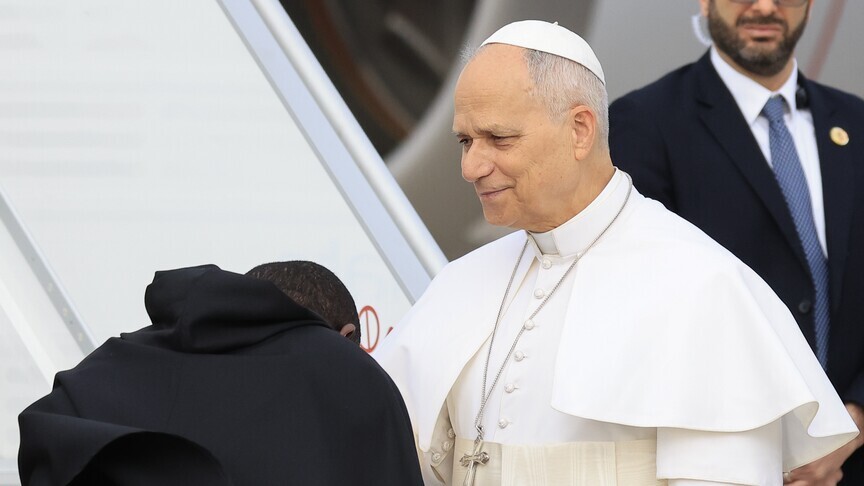 papa-leoni-denon-“fuqite-neokoloniale”-per-shkelje-te-se-drejtes-nderkombetare-pas-kritikave-te-trumpit