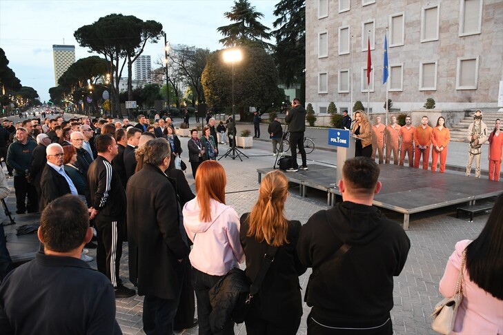 shqiperi,-opozita-vazhdon-protesten-“foltore”
