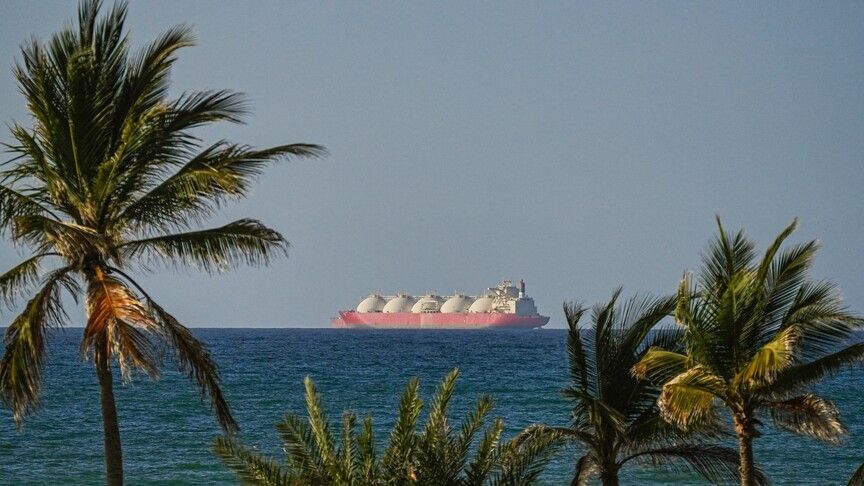 vazhdon-trafiku-detar-ne-ngushticen-e-hormuzit,-pavaresisht-bllokades-se-shba-se