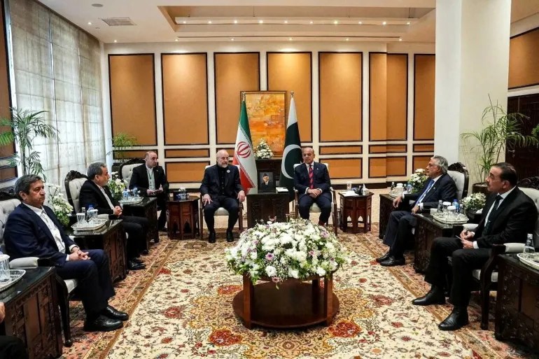kryeministri-i-pakistanit-drejt-riadit-dhe-ankarase-ne-perpjekje-per-bisedime-shba-iran