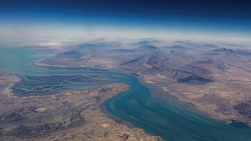 supertankeri-iranian-arrin-ne-ujerat-e-iranit-permes-hormuzit,-pavaresisht-kercenimeve-per-bllokade-nga-shba-ja