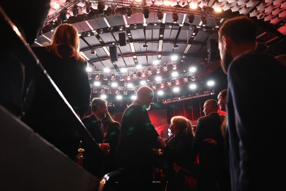 nje-histori-qe-zhben-samitin-e-diaspores