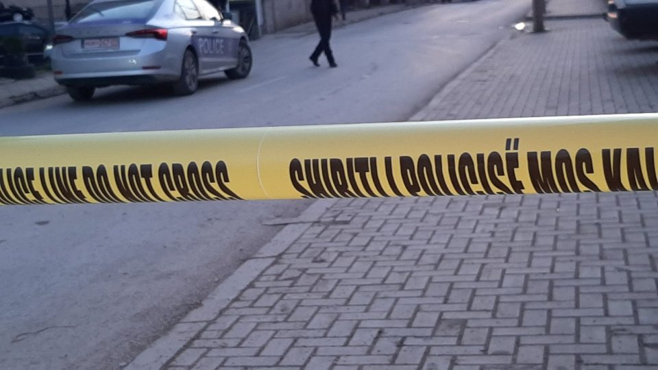 tragjedi-ne-malisheve:-tre-persona-kane-humbur-jeten-pas-shperthimit-te-nje-zjarri-ne-nje-banese