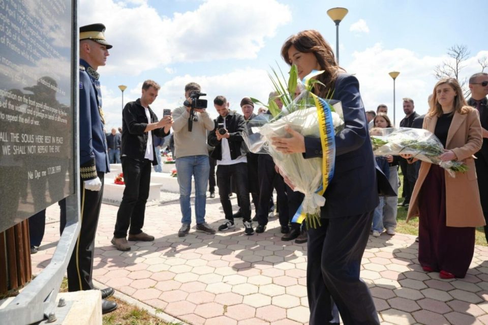 masakra-ne-llap/-haxhiu-rikujton-bazen-ligjore-per-ndjekjen-dhe-denimin-e-krimineleve-te-luftes-edhe-ne-mungese