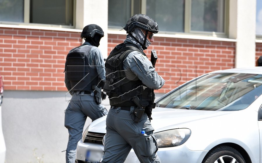 operacion-i-madh-i-policise-ne-mitrovice-dhe-vushtrri,-26-te-arrestuar-e-mijera-euro-te-sekuestruara