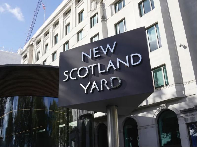 policia-britanike-nis-hetimet-per-lidhje-te-mundshme-te-iranit-me-zjarrvenie-ne-objekte-hebraike