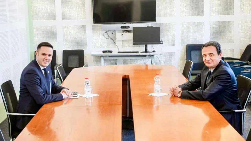 ende-pa-konsensus,-sot-kurti-dhe-abdixhiku-takim-per-presidentin-e-ri-te-kosoves