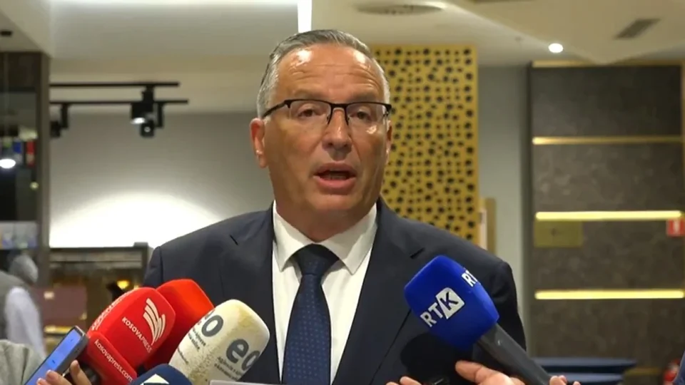 hamza-zbulon-oferten-e-kurtit-per-pdk-ne:-qendroni-ne-salle,-merreni-kryetarin-e-kuvendit