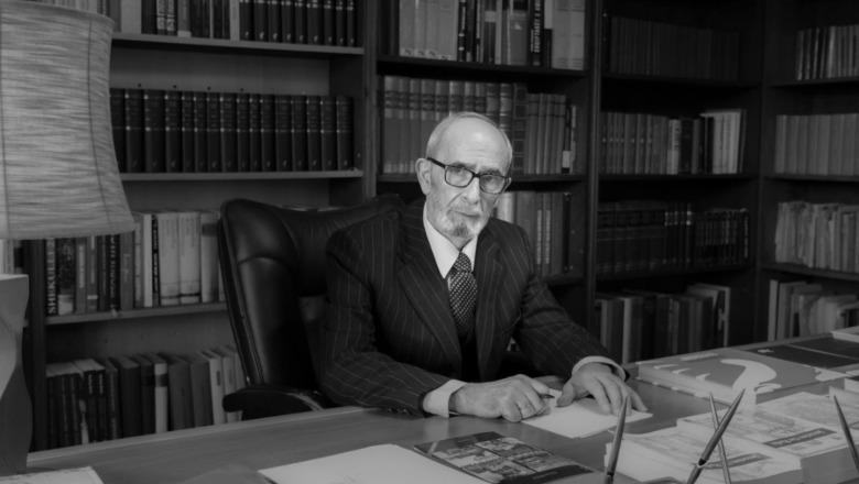 ndarja-nga-jeta-e-akademikut-rexhep-qosja,-kosova-shpall-dite-zie-ne-nderim-te-figures-se-tij