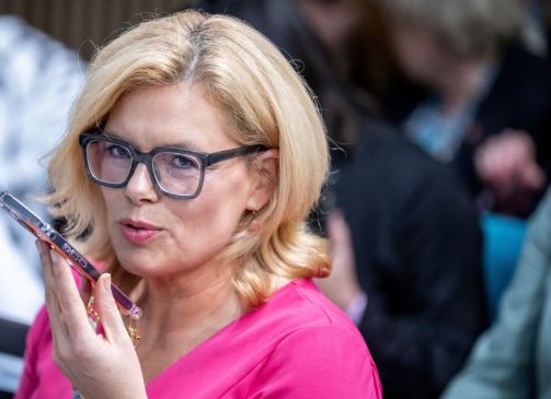 alarm-ne-gjermani,-300-zyrtare-te-larte-bien-viktima-te-sulmeve-kibernetike-‘phishing’!-mes-tyre-presidentja-e-bundestagut,-dyshohet-edhe-per-merz!-autoret-te-lidhur-me…