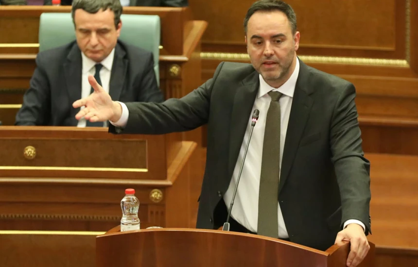 seanca-e-jashtezakonshme-ne-kosove/-konjufca-dhe-deputetja-e-vv-terhiqen-nga-kandidatura-per-president