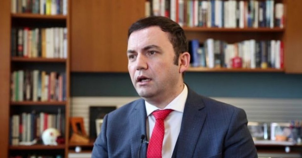 osmani:-gjuha-shqipe-eshte-e-barabarte-dhe-zyrtare-ne-maqedoni