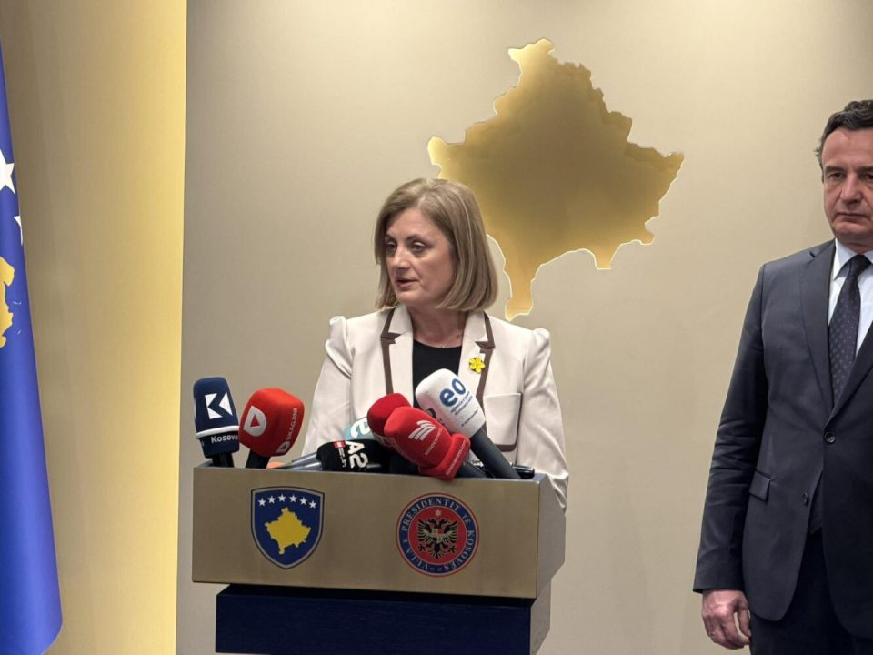 feride-rushiti:-pranova-kandidaturen-per-te-ndihmuar-vendin-dhe-per-te-kaluar-ngercin-politik