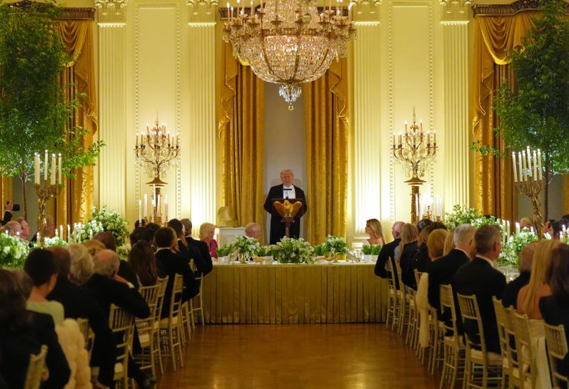 “e-kemi-mposhtur-ate-kundershtar-”-trump-per-luften-me-iranin:-edhe-mbreti-charles-pajtohet-me-mua,-nuk-do-lejojme-qe-te-kete-arme-berthamore