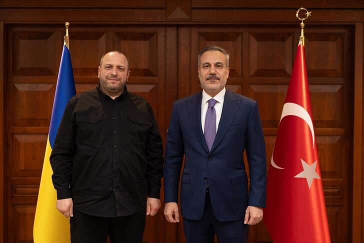 ministri-turk-fidan-pret-ne-takim-zyrtarin-e-larte-te-sigurise-ukrainase