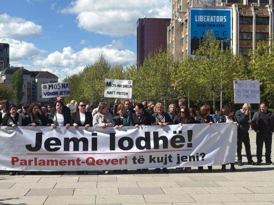 ‘jemi-lodhe’-–-punetoret-e-sektorit-privat-protestojne-per-te-drejtat-e-tyre-ne-1-maj
