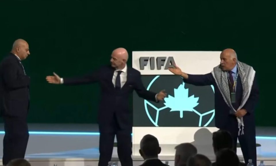 mesazh-paqeje-nga-fifa,-refuzim-i-menjehershem-nga-presidenti-palestinez-ndaj-homologut-izraelit