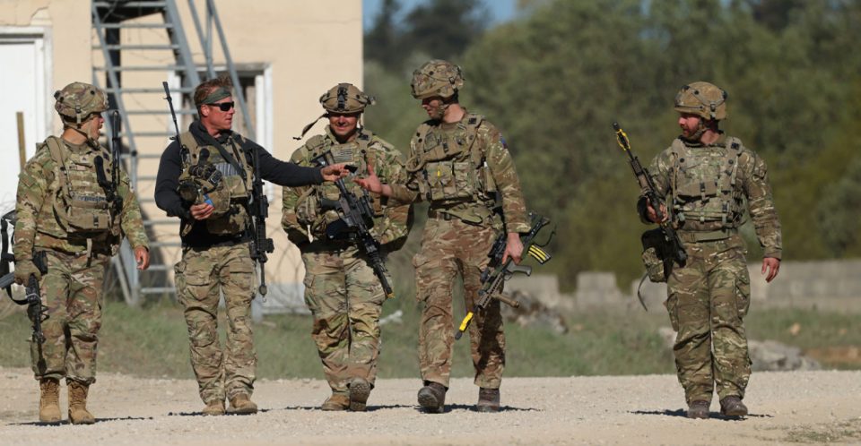 trump-pershkallezon-perplasjen-me-kancelarin-merz,-shba-terheqe-5.000-trupa-nga-territori-gjerman!-cfare-do-te-thote-kjo-per-nato-n-dhe-evropen