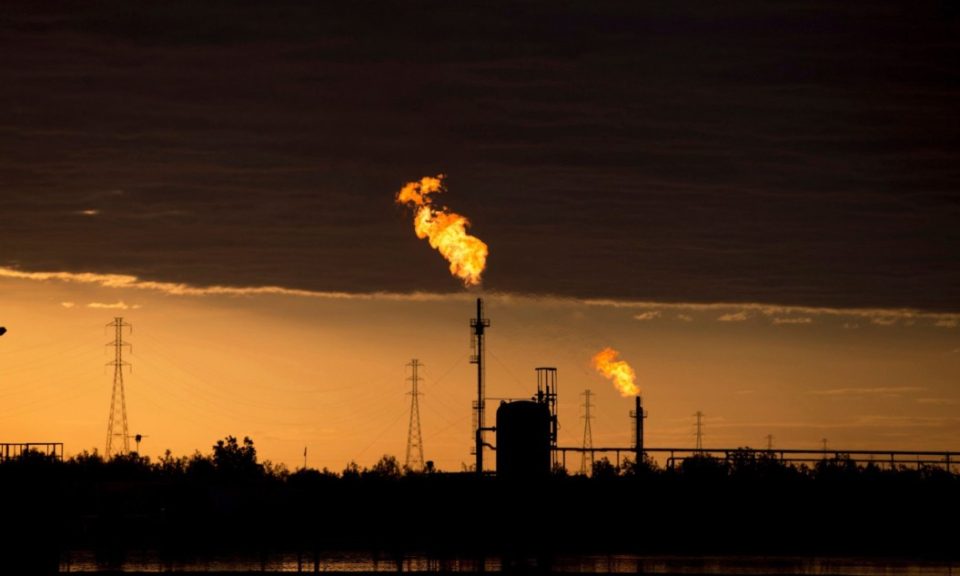 opec+-mblidhet-per-here-te-pare-pas-largimit-te-emirateve-te-bashkuara,-bie-dakord-per-rritjen-e-prodhimit-te-naftes