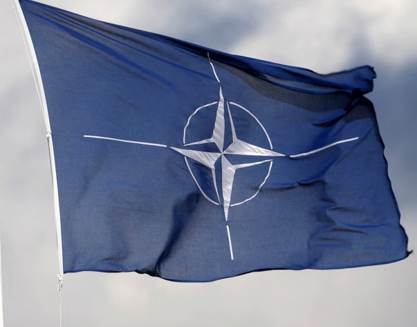 the-guardian:-nato-po-zhvillon-takime-te-mbyllura-me-skenariste-e-producente-ne-evrope-e-shba,-akuza-se-po-perdor-artin-per-te-bere-propagande