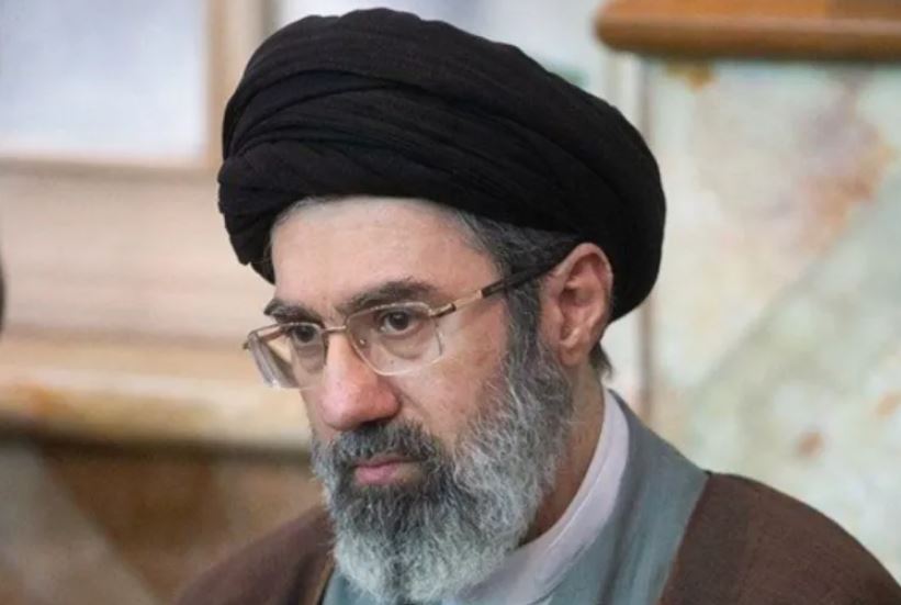 mes-spekulimeve-per-shendetin-dhe-vendndodhjen-e-tij,-mojtaba-khamenei-zhvillon-takim-me-komandantin-e-larte-ushtarak