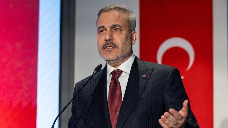 ministri-i-jashtem-turk-paralajmeron-kunder-perdorimit-te-ngushtices-se-hormuzit-si-“arme”