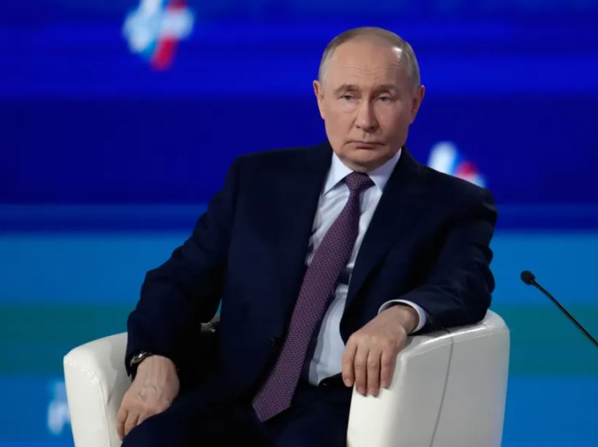 “davosi-i-putinit”,-moska-fton-ekstremistet-gjermane-te-afd-ne-forumin-ekonomik-te-shen-petersburgut