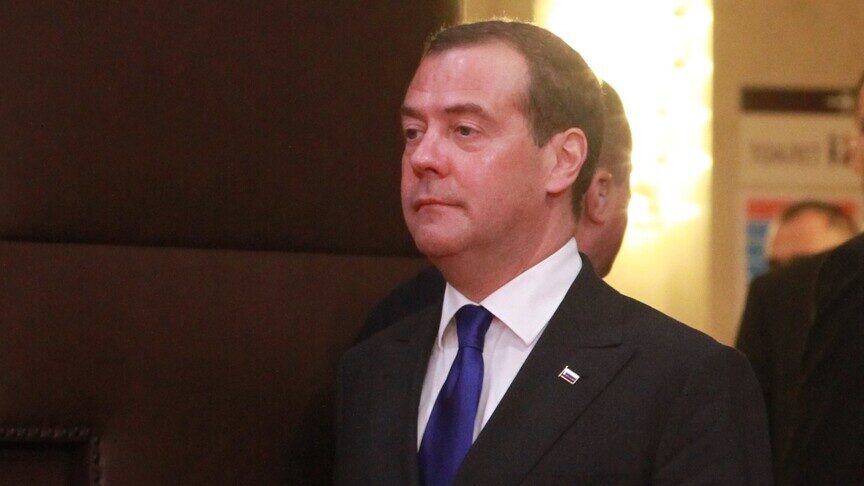 medvedev-ben-“shaka”:-perendimi-eshte-afruar-me-shume-pas-testit-te-suksesshem-te-raketes-ruse