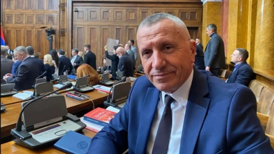 propozohet-rezolute-ne-kuvendin-e-serbise-per-denimin-e-krimeve-ne-kosove