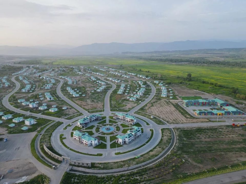 kane-mbetur-me-pak-se-nje-jave-deri-ne-fillimin-e-ngjarjes-madhore-arkitekturore-ne-baku-—-forumit-boteror-urban-(wuf13)!