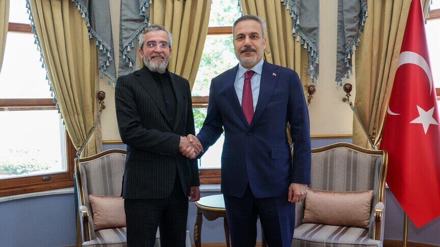 ministri-i-jashtem-turk-takohet-me-zyrtarin-iranian-te-sigurise-ne-stamboll