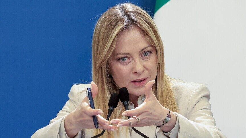 meloni:-ngushtica-e-hormuzit-te-rihapet-pa-tarifa-dhe-kufizime