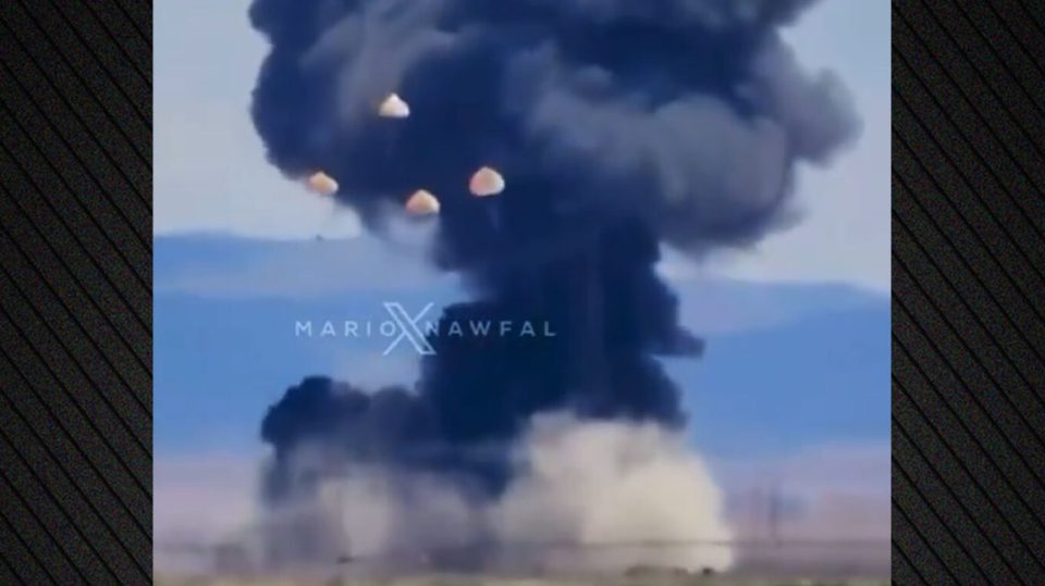 video/-alarm-ne-bazen-amerikane,-perplasen-dy-avione-gjate-nje-shfaqjeje-ajrore