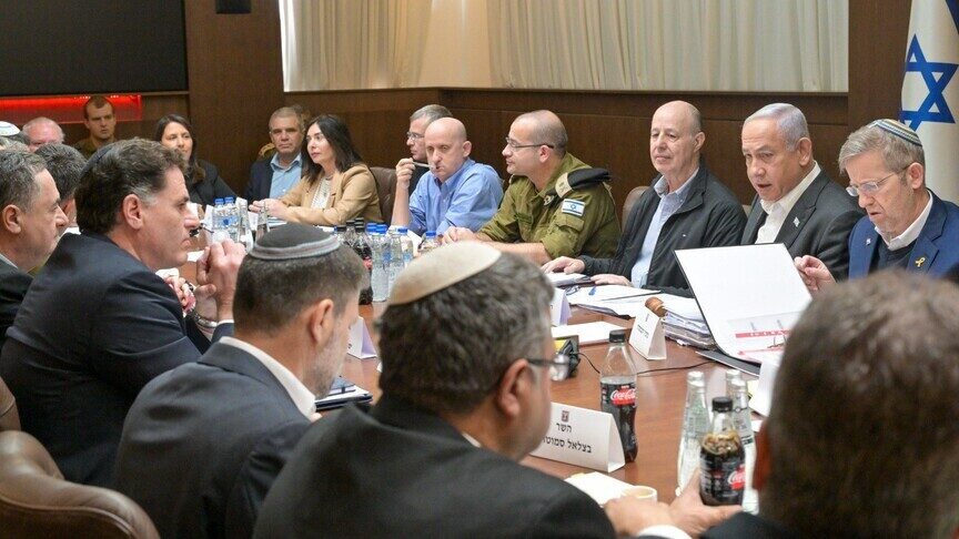 netanyahu-mbledh-kabinetin-e-sigurise-per-te-diskutuar-rinisjen-e-mundshme-te-luftimeve-kunder-iranit