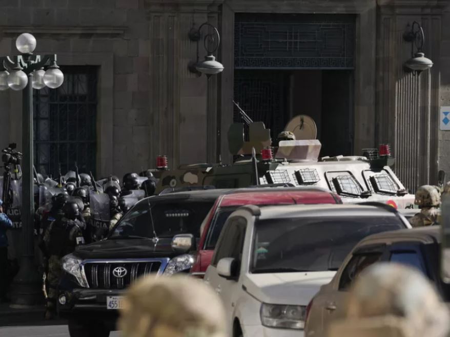 trazira-ne-bolivi,-bankat-mbyllin-deget-ne-kryeqytetin-la-paz-mes-demonstratave-antiqeveritare