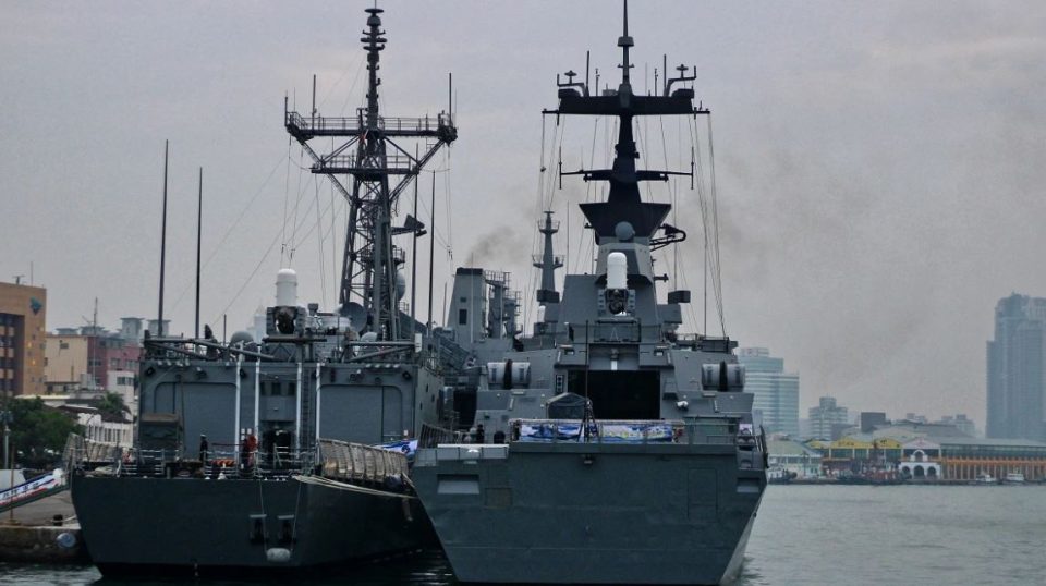 uashingtoni-“ngrin”-shitjen-e-armeve-me-vlere-14-miliarde-dollare-ne-tajvan!-po-i-ruan-municionet-per-operacionin-“epik-fury”-ne-iran