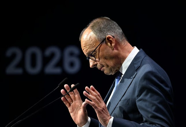 “rusia-po-shfrytezon-dobesite-e-friedrich-merz”-–-politico:-si-po-perpiqet-te-pershpejtoje-renien-e-kancelarit-te-gjermanise-dhe-rritjen-e-forcave-pro-ruse-ne-te-djathten-ekstreme