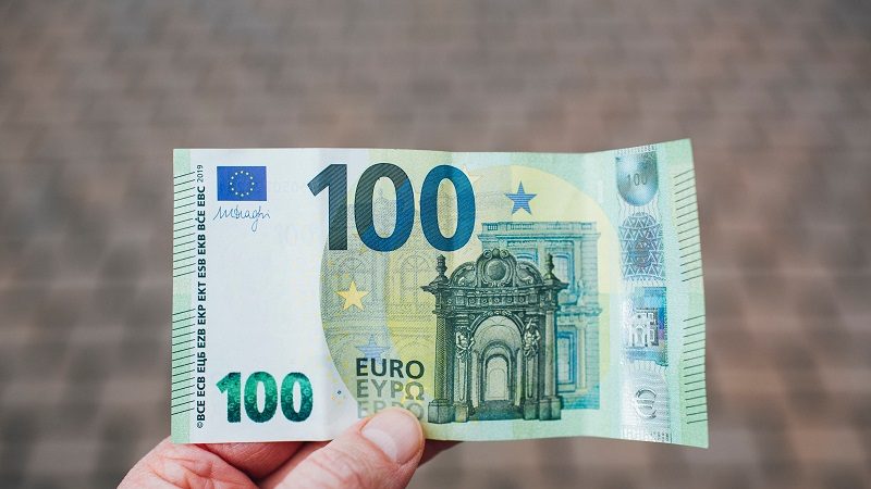 100-euro-–-kur-do-te-dalin-parate-ne-llogarite-e-qytetareve?